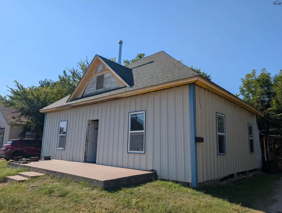 601 E 3RD STREET, Burkburnett, TX 76354 - #2