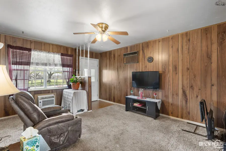 202 W VALLEY DRIVE, Iowa Park, TX 76367 - #3