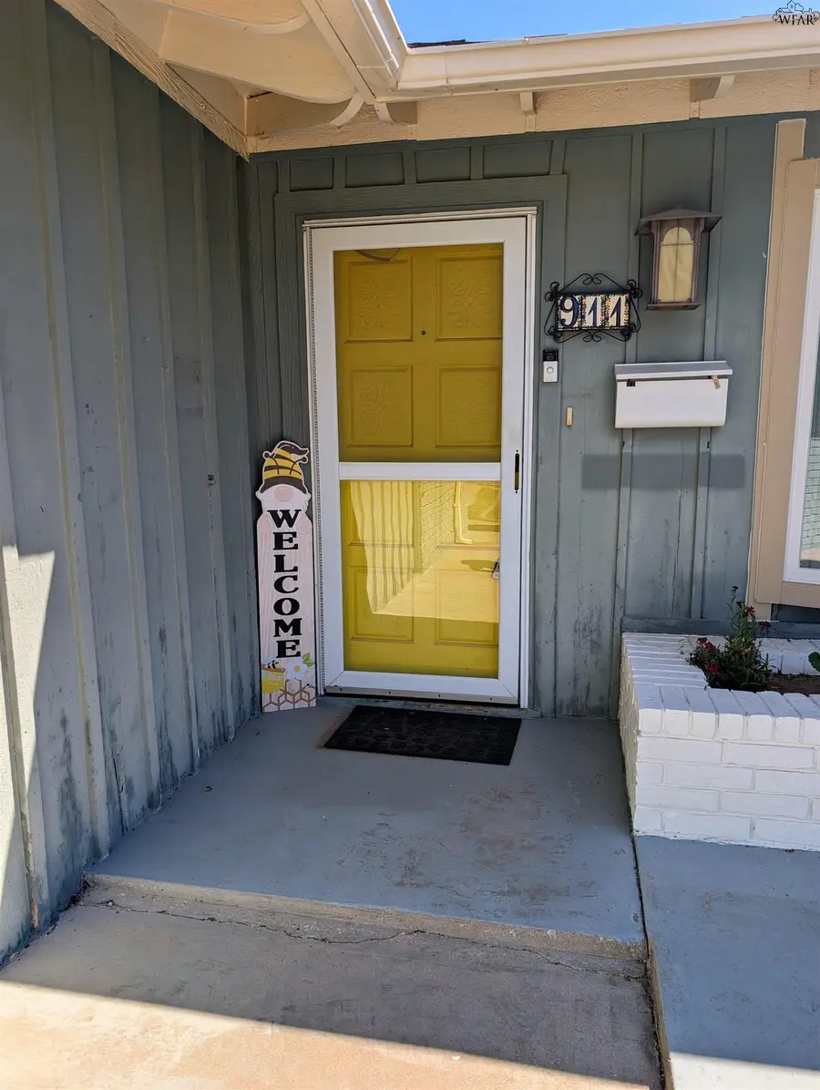 911 EASY STREET, Burkburnett, TX 76354 - #2