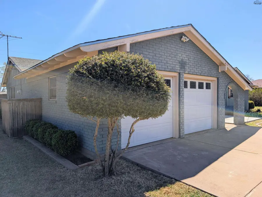 911 EASY STREET, Burkburnett, TX 76354 - #3