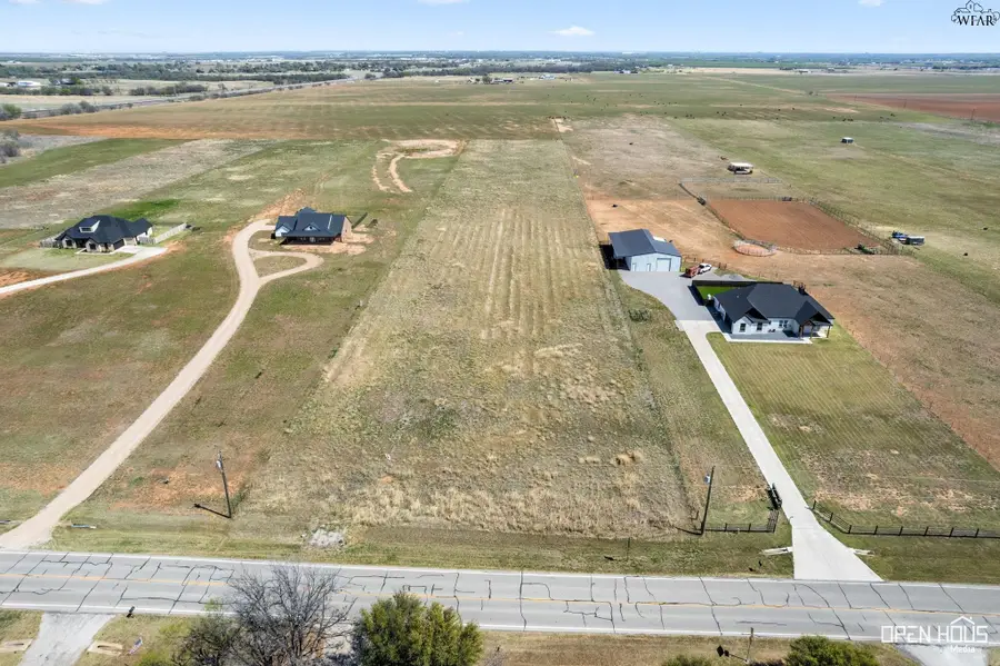 811 S BELL ROAD, Iowa Park, TX 76367 - #3