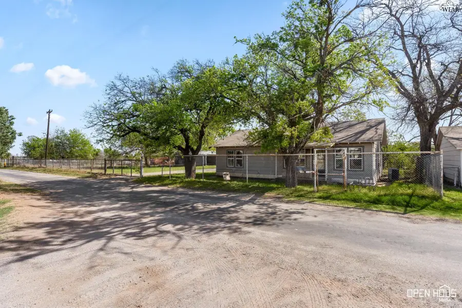 406 KELLY STREET, Burkburnett, TX 76354 - #2