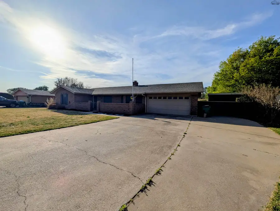 1026 JAN LEE DRIVE, Burkburnett, TX 76354 - #2