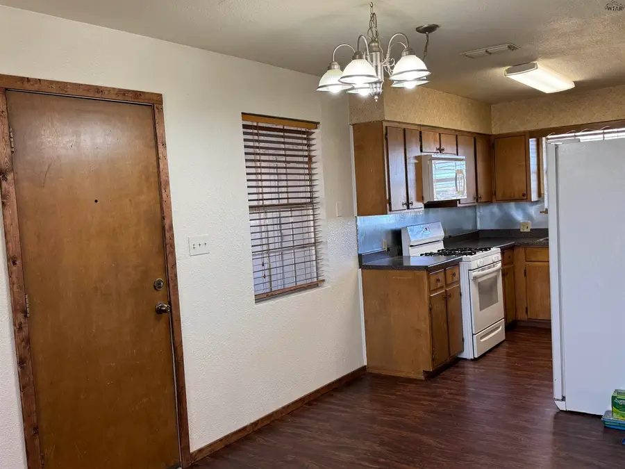 710 N CHARLES STREET, Seymour, TX 76380 - #3