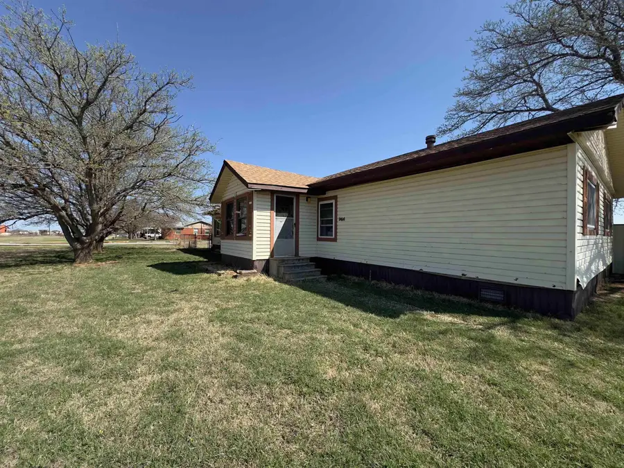 944 S WAGGONER STREET, Electra, TX 76360 - #2