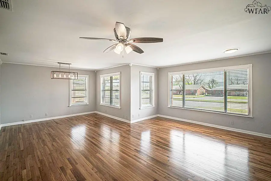 808 N PARK AVENUE, Iowa Park, TX 76367 - #3