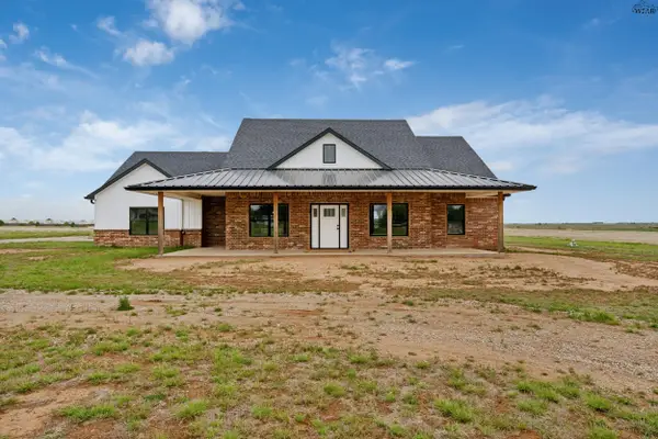 709 S BELL ROAD, Iowa Park, TX 76367