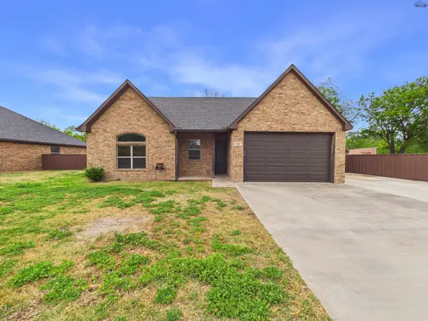 310 W COLLEGE STREET, Burkburnett, TX 76354