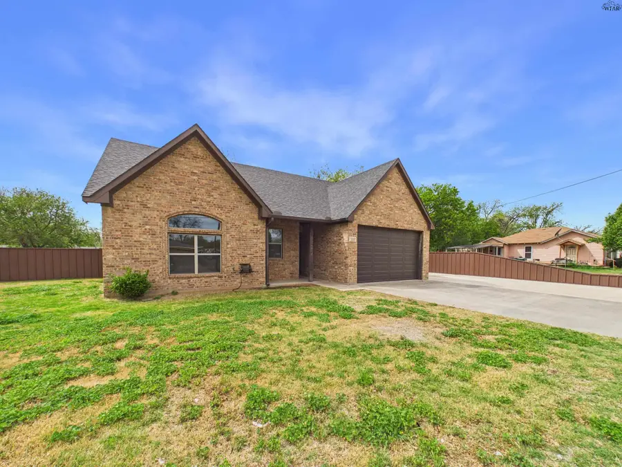 310 W COLLEGE STREET, Burkburnett, TX 76354 - #3