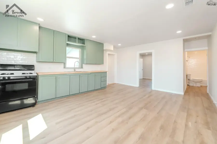 415 N OAK STREET, Archer City, TX 76351 - #3