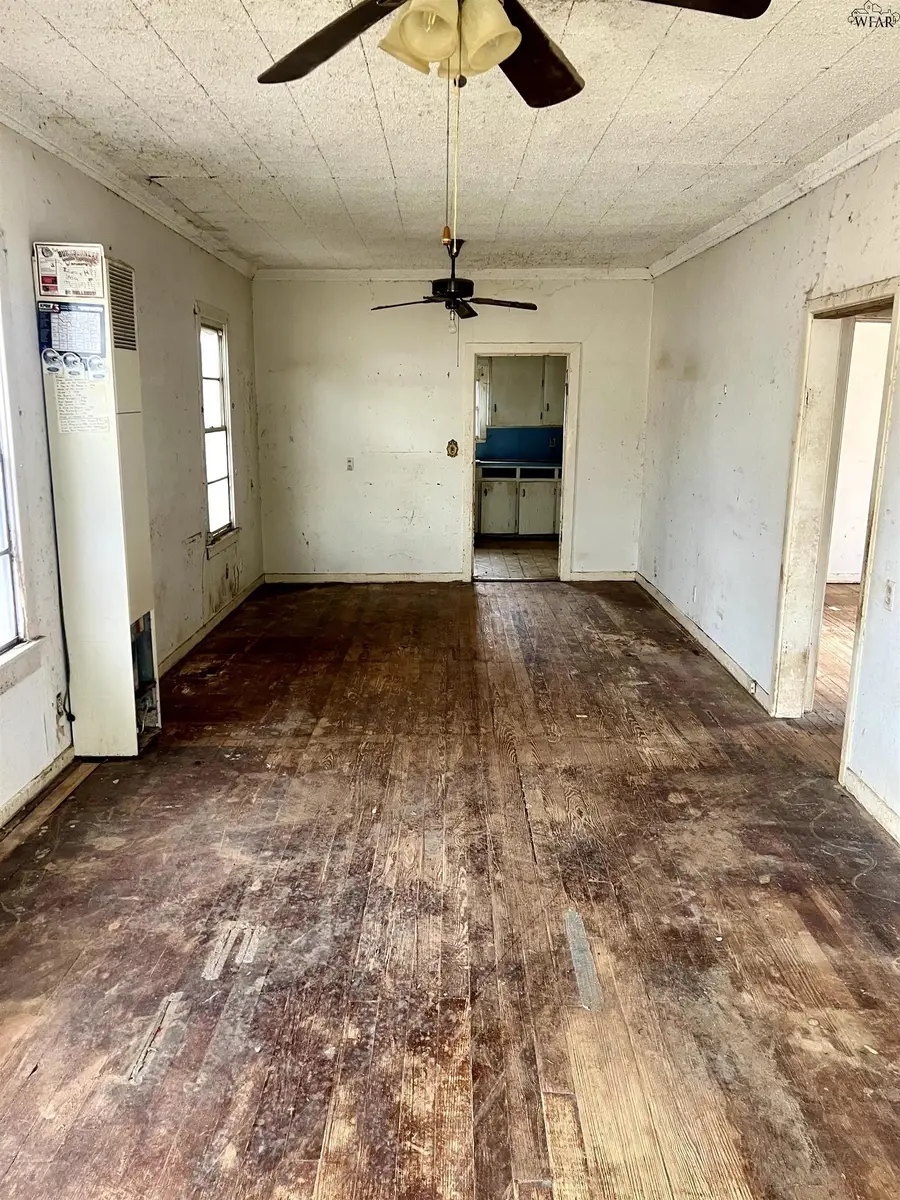 318 E 7TH STREET, Burkburnett, TX 76354 - #3