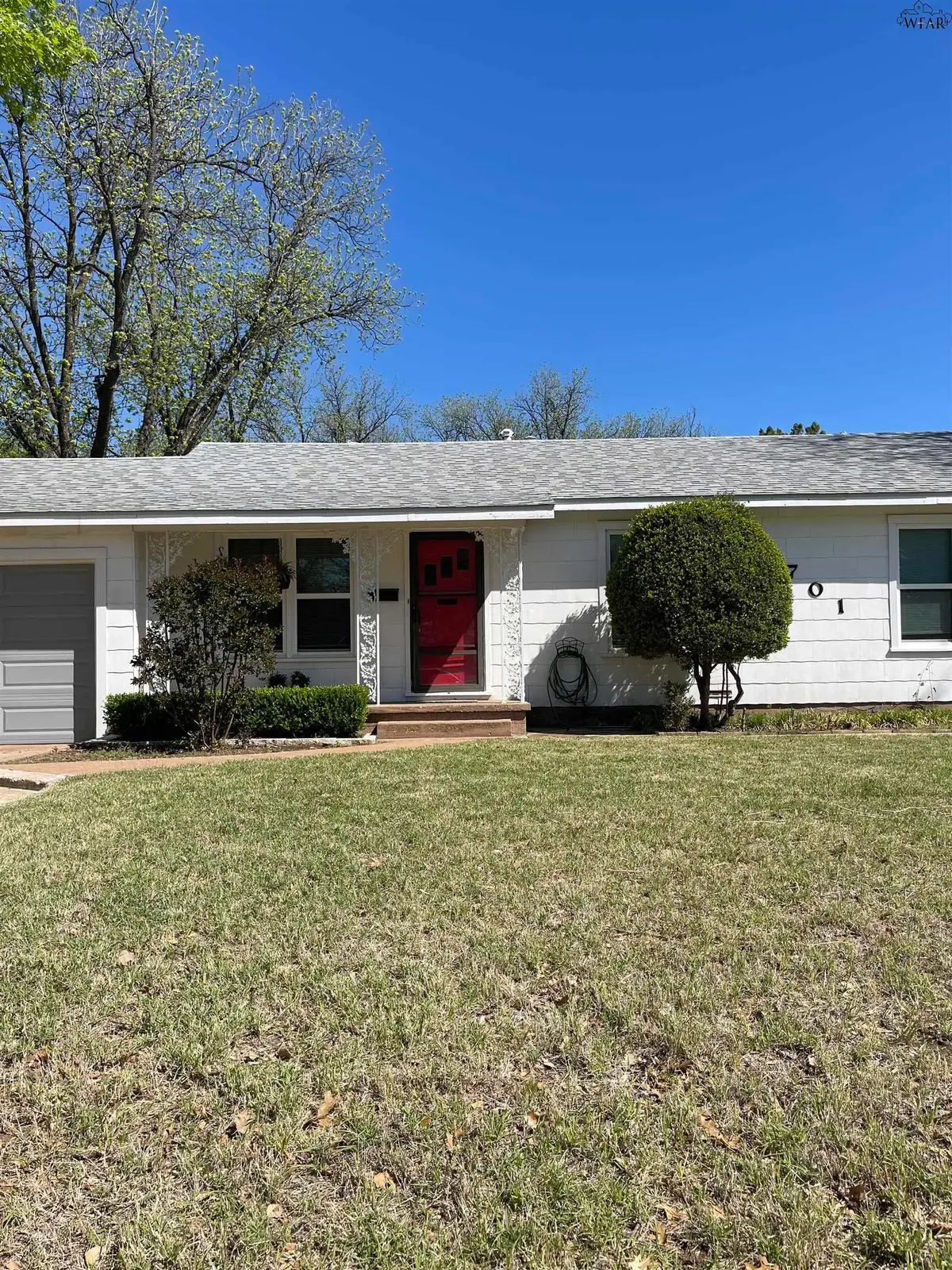 701 SYCAMORE STREET, Burkburnett, TX 76354 - #1