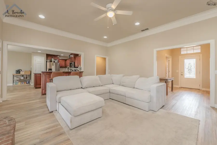 1120 REGENCY DRIVE, Burkburnett, TX 76354 - #2