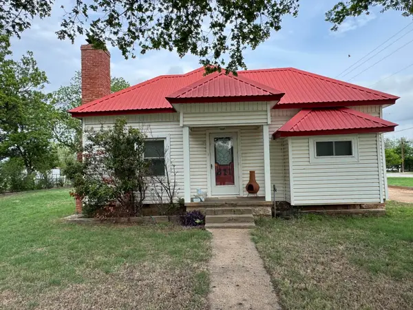 311 S CEDAR STREET, Seymour, TX 76380