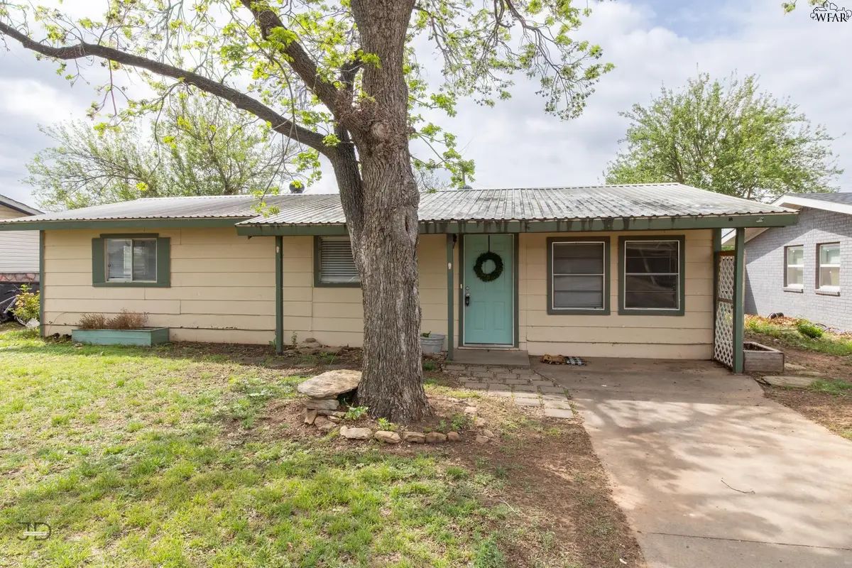 104 E GARDEN STREET, Iowa Park, TX 76367 - #1