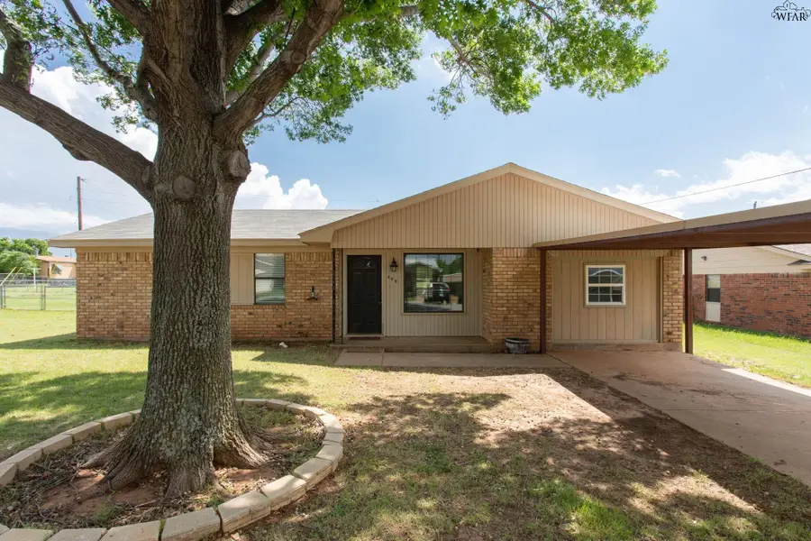 406 W MESQUITE STREET, Archer City, TX 76351 - #2