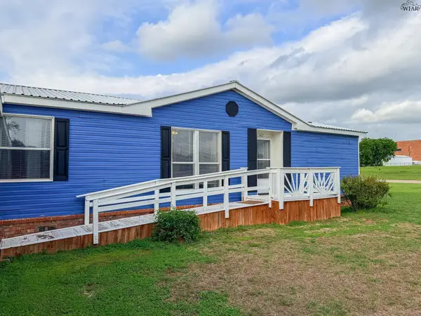 417 W CHERRY AVENUE, Archer City, TX 76351