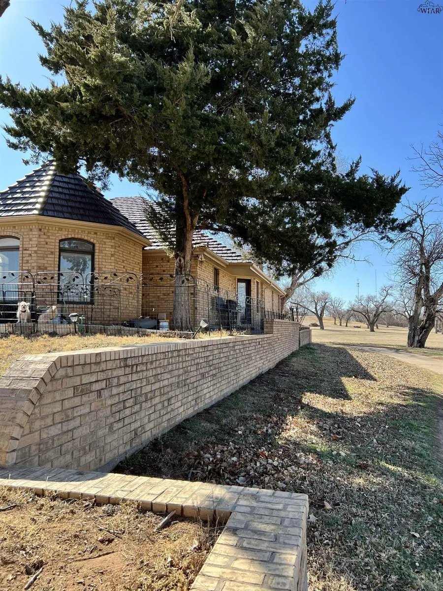 20 FAIRWAY, Vernon, TX 76384-2800 - #2