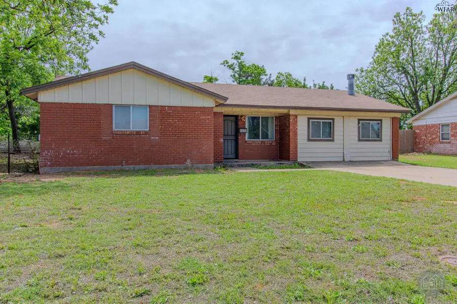 2620 CRESCENT DRIVE, Vernon, TX 76384 - #2