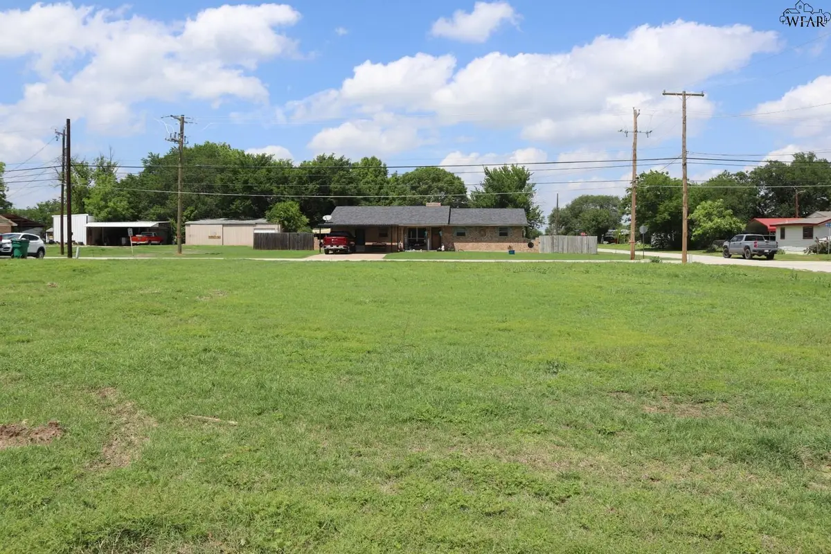 813 E CRAFTON STREET, Henrietta, TX 76365 - #1