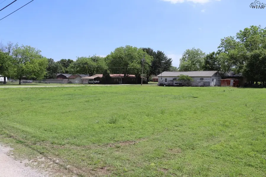 813 E CRAFTON STREET, Henrietta, TX 76365 - #3