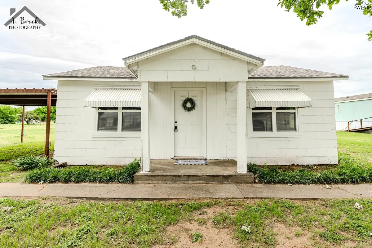606 E WASHINGTON AVENUE, Iowa Park, TX 76367 - #1