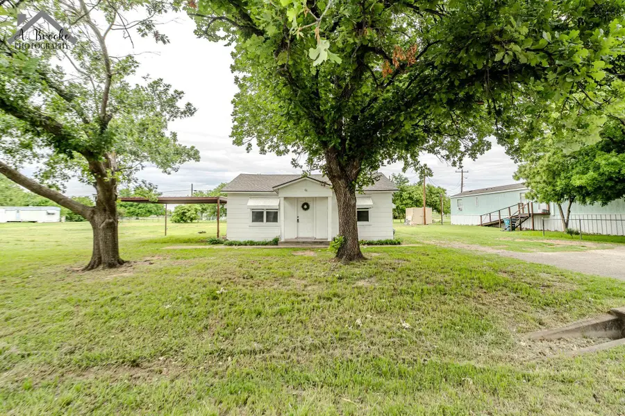 606 E WASHINGTON AVENUE, Iowa Park, TX 76367 - #3