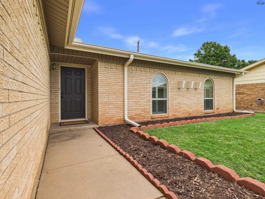 9 FAWNWOOD COURT, Wichita Falls, TX 76310 - #2
