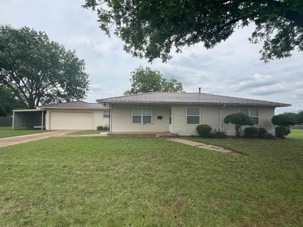 502 W WICHITA STREET, Henrietta, TX 76365