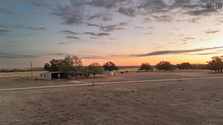 760 LAND RD, Henrietta, TX 76365 - #2