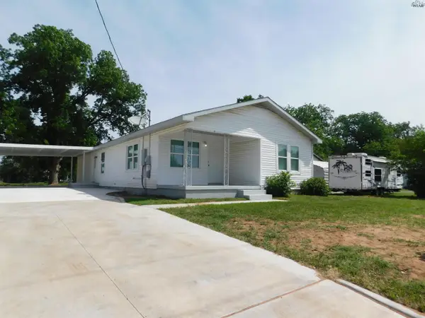 437 W 3RD STREET, Burkburnett, TX 76354-1900