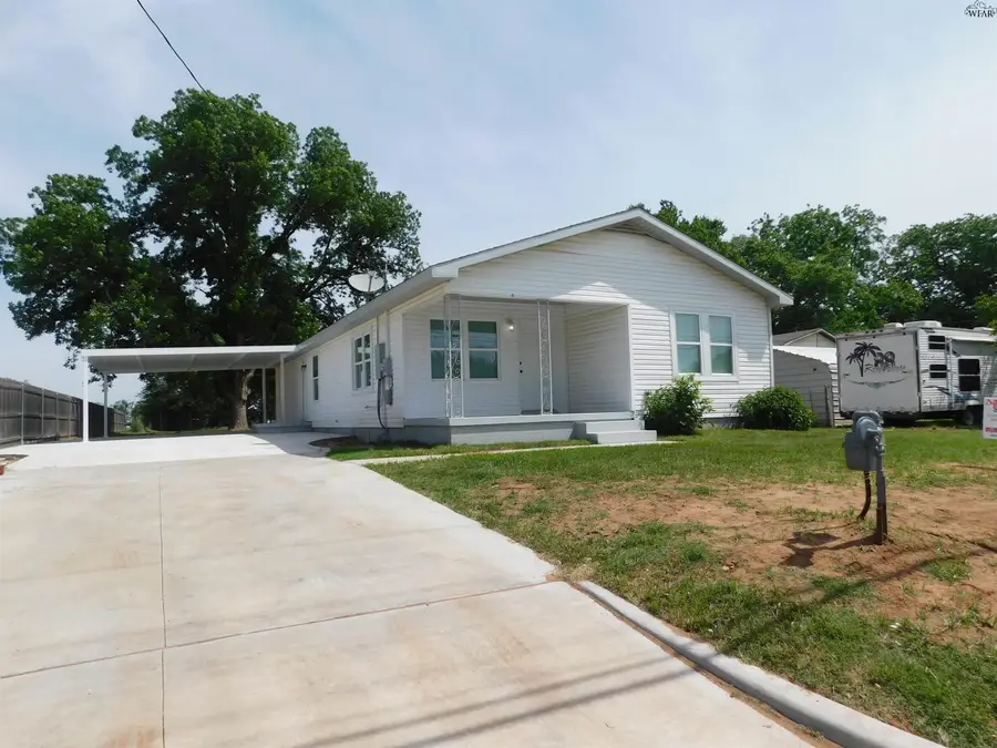 437 W 3RD STREET, Burkburnett, TX 76354-1900 - #2