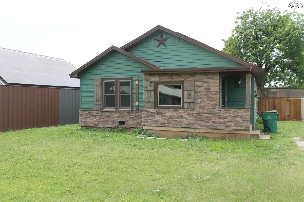 205 W WASHINGTON AVENUE, Iowa Park, TX 76367 - #1