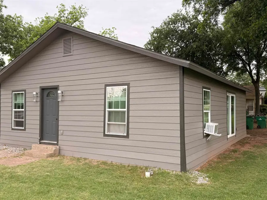 510 N PACIFIC AVENUE, Iowa Park, TX 76367-1604 - #2