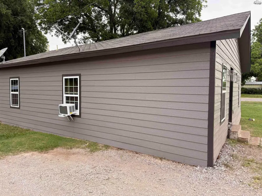 510 N PACIFIC AVENUE, Iowa Park, TX 76367-1604 - #3