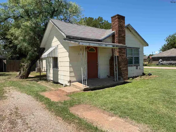 300 S WALNUT STREET, Holliday, TX 76366
