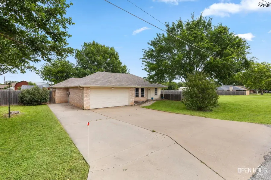519 CHARLOTTE AVENUE, Burkburnett, TX 76354 - #2