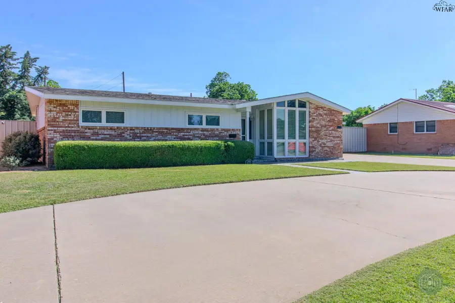 3729 TEXAS STREET, Vernon, TX 76384 - #2