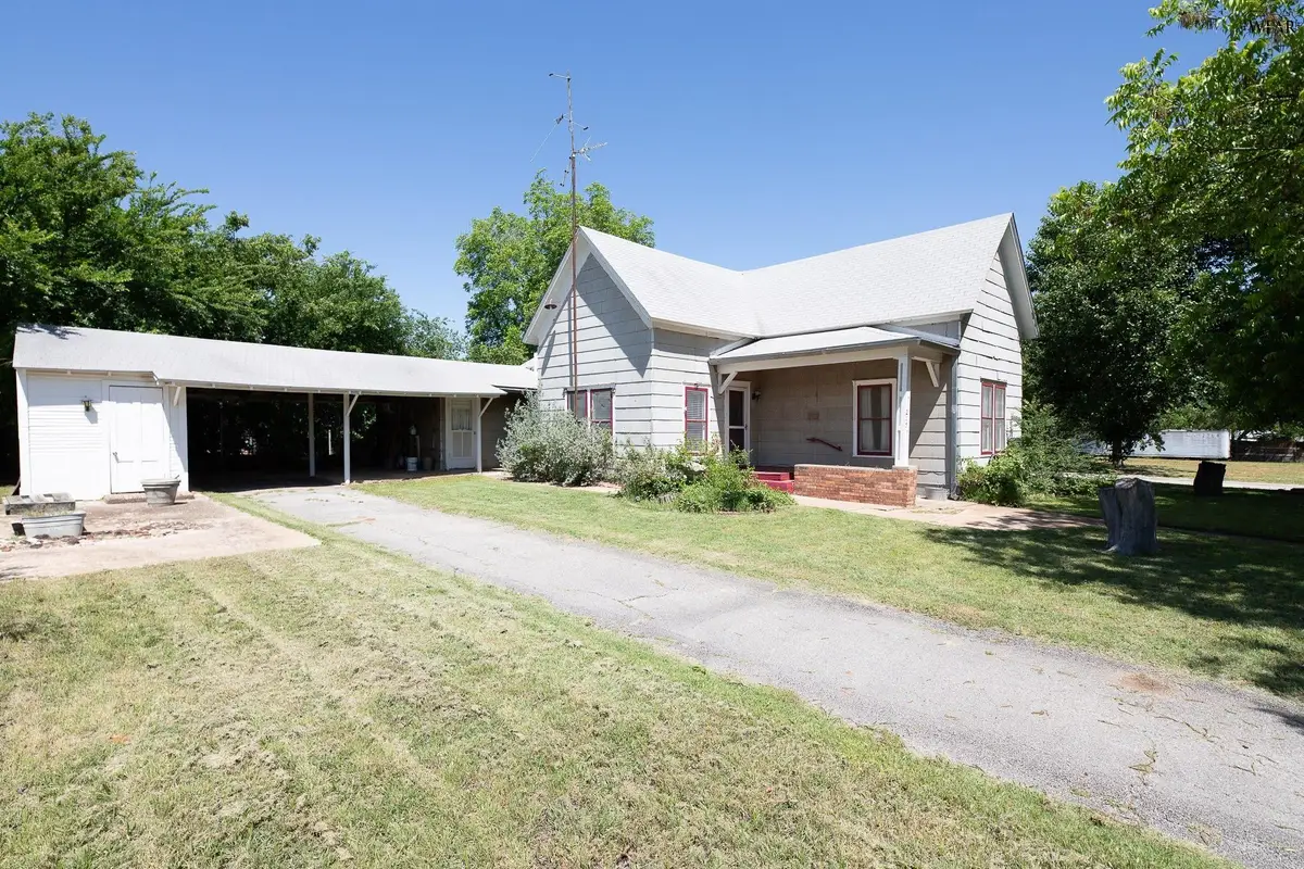 215 N ARCHER STREET, Henrietta, TX 76365 - #1