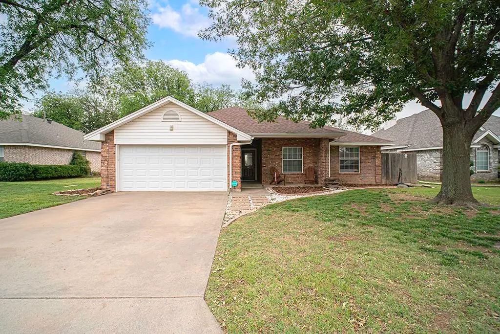 902 S BERRY STREET, Burkburnett, TX 76354 - #1