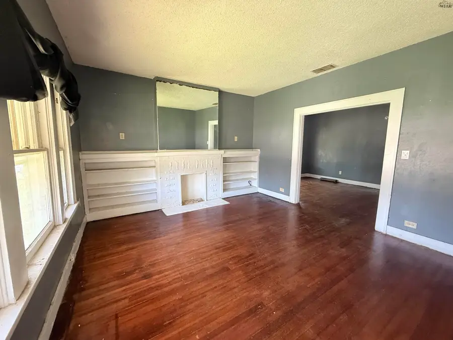 1301 GIDDINGS STREET, Wichita Falls, TX 76301 - #2