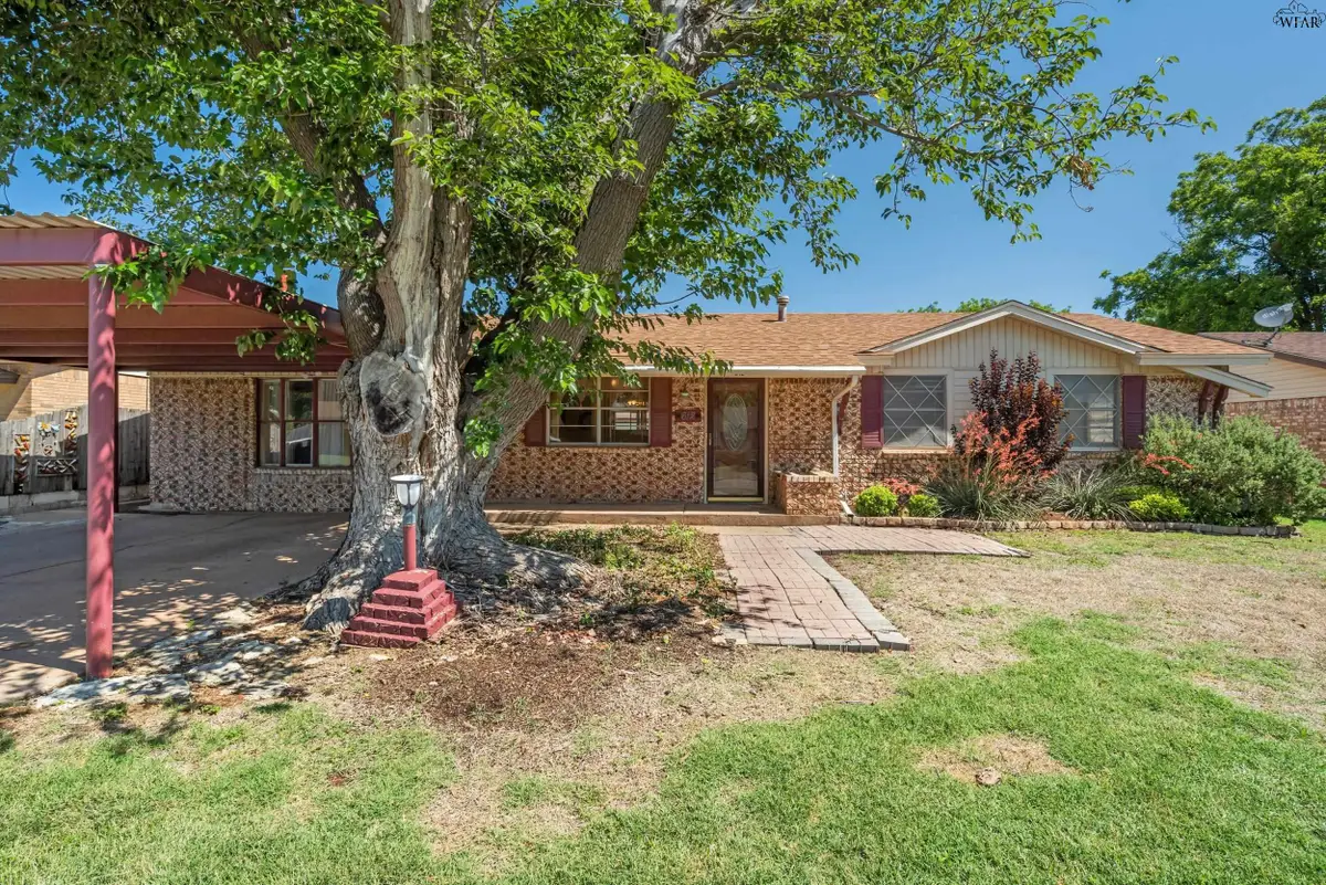 612 W REBECCA AVENUE, Iowa Park, TX 76367 - #1