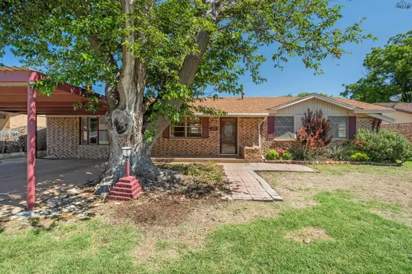612 W REBECCA AVENUE, Iowa Park, TX 76367