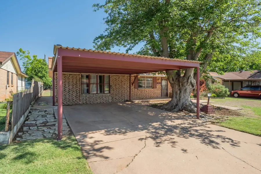 612 W REBECCA AVENUE, Iowa Park, TX 76367 - #2