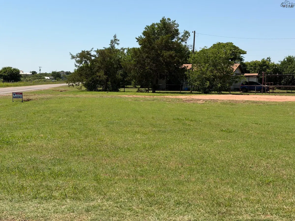 1011 N DOUGLAS ROAD, Electra, TX 76360 - #1