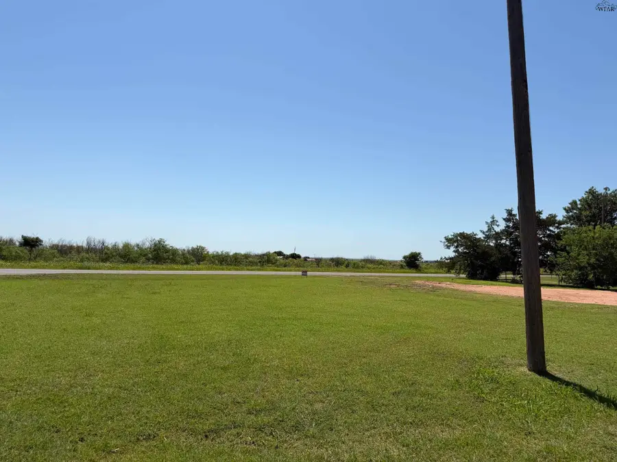 1011 N DOUGLAS ROAD, Electra, TX 76360 - #2
