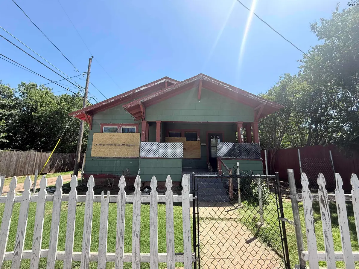2115 AVENUE F, Wichita Falls, TX 76309 - #1