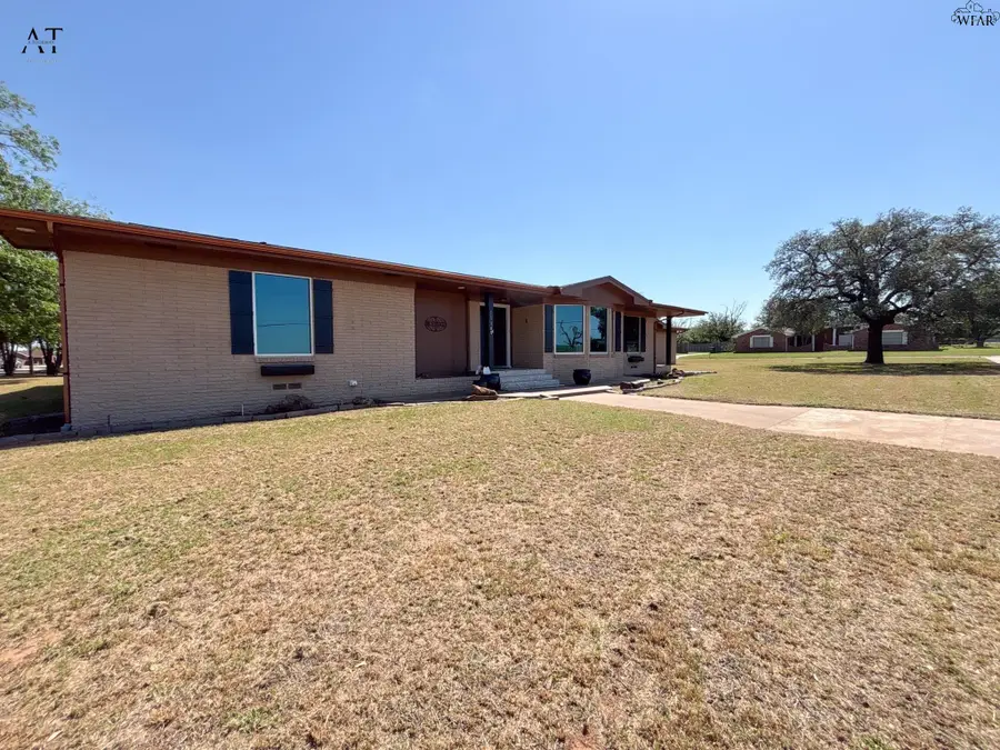 1110 SYCAMORE DRIVE, Burkburnett, TX 76354 - #2