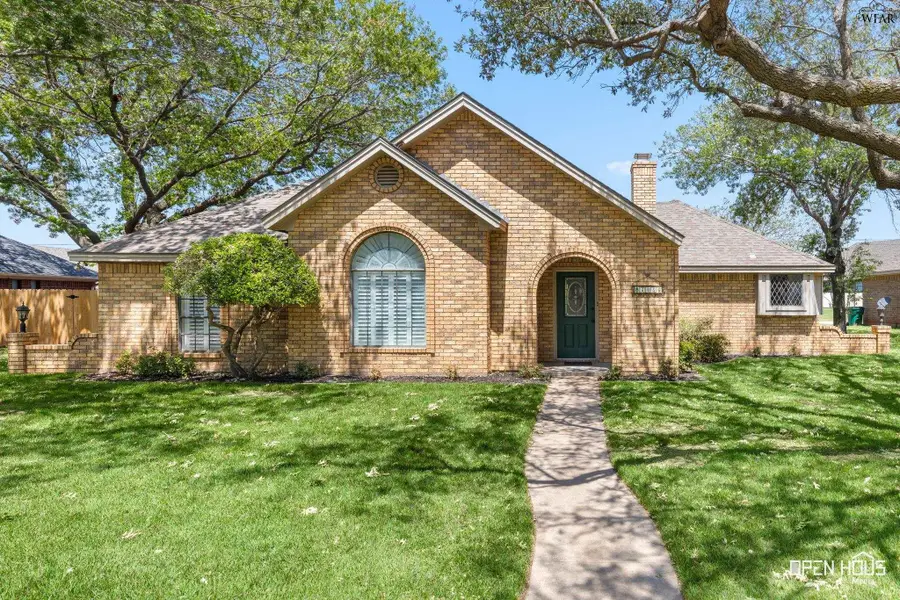 808 ARAPAHO DRIVE, Burkburnett, TX 76354 - #2
