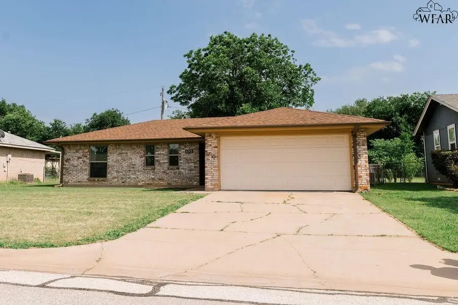 1215 SUN VALLEY DR, Wichita Falls, TX 76302 - #2